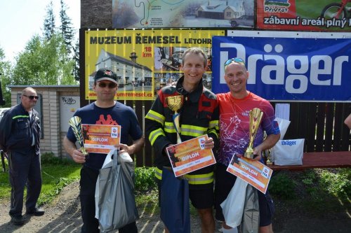 Jedenáctý ročník soutěže Ohnivá rozhledna už zná vítěze, v roce 2018 na Andrlově Chlumu závodilo 39 hasičů 12  