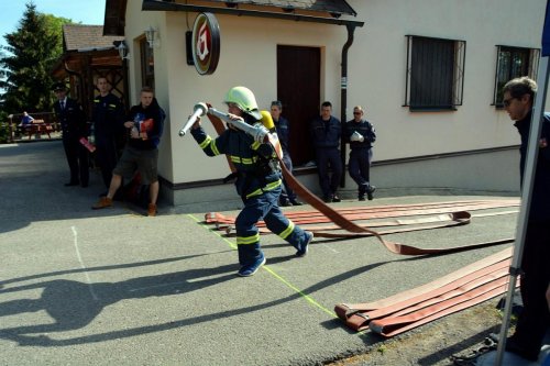 Jedenáctý ročník soutěže Ohnivá rozhledna už zná vítěze, v roce 2018 na Andrlově Chlumu závodilo 39 hasičů 3  